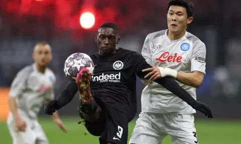 Chi 48 triệu euro, Man United giải phóng hợp đồng trung vệ số 1 thế giới