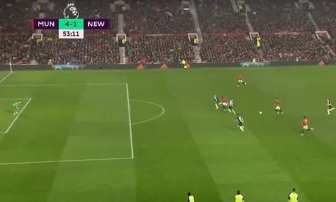 Chỉ một hình ảnh trận thắng Newcastle đủ thấy M.U cần gấp "số 10" mới