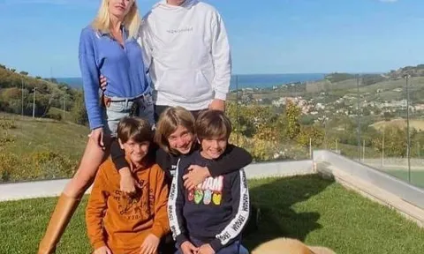 Chia tay Icardi, Wanda Nara đăng hình với người đàn ông khác