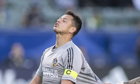 CHÍNH THỨC! Chicharito có bến đỗ mới