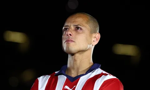 Chicharito bật khóc