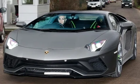 Chiếc Lamborghini Aventador trị giá 337.000 bảng của Antony gây chú ý