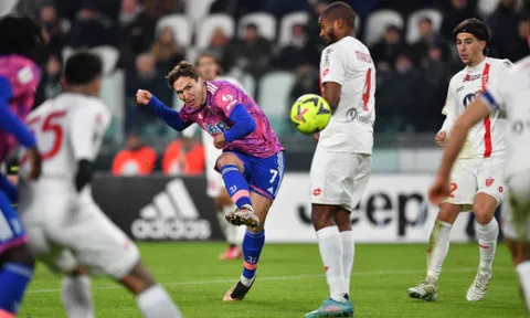 Chiesa 'độc tấu', Juve tiến thẳng đến tứ kết
