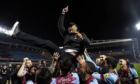 CHÍNH THỨC: Kompany đặt dấu chấm hết cho Chelsea và Tottenham