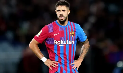 CHÍNH THỨC! Tiền vệ rời Barcelona sau 7 năm rưỡi gắn bó