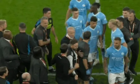 CHOÁNG! Man City bại trận, Haaland đòi choảng nhau với BHL Arsenal
