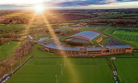 Choáng ngợp với sân tập mới 100 triệu bảng Anh của Leicester