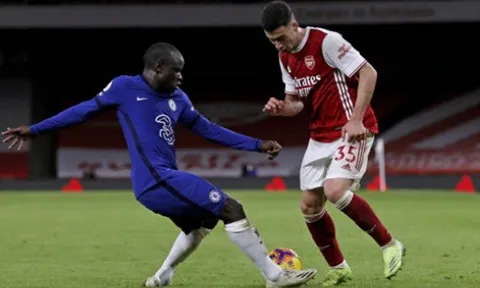 CHOÁNG! 'Ngựa chiến Arsenal' quá sung, Kante lảo đảo té khuỵu gối