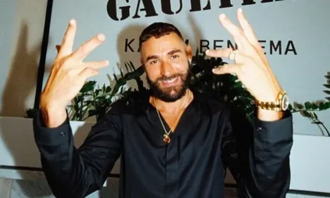 Choáng với bộ sưu tập siêu xe và trang sức của Benzema
