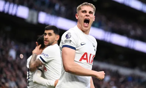 Choáng với "đá tảng" của Tottenham