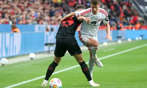Choáng với Granit Xhaka