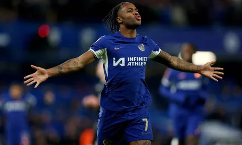 Choáng với Raheem Sterling