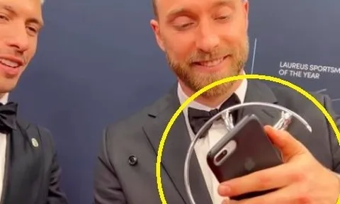 Christian Eriksen gây chú ý khi dùng iPhone 8 Plus