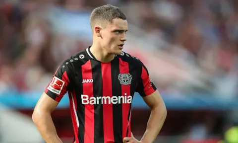 Christian Falk hé lộ tiền vệ được Man City xem giò rất nhiều lần