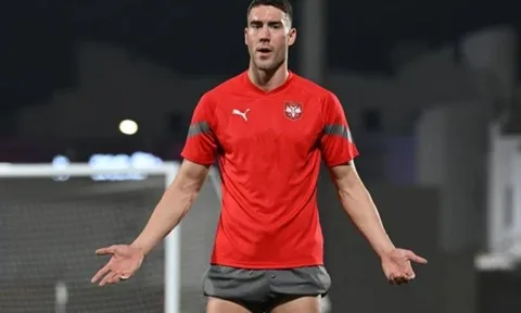 Vlahovic phủ nhận ngoại tình với vợ đồng đội
