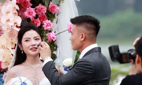 Chu Thanh Huyền nghẹn ngào, Quang Hải bật mí