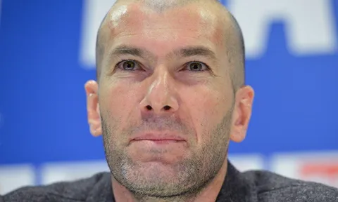 Chủ tịch LĐBĐ Pháp gây phẫn nộ vì thiếu tôn trọng Zidane