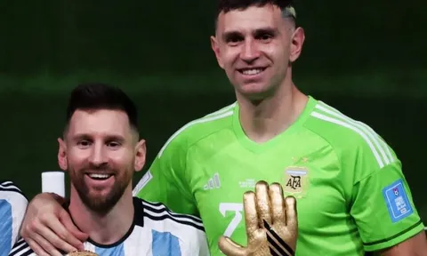 Chủ tịch UEFA chỉ trích Messi, Emiliano Martinez