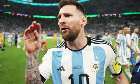 Chuỗi cảm xúc gay gắt của Messi trong trận thắng Hà Lan