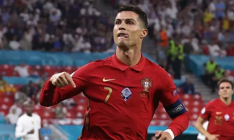 Chuyện gì đang xảy ra với Ronaldo?