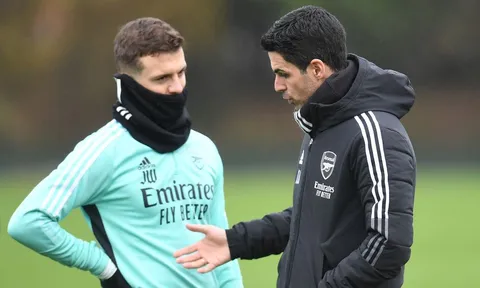 Chuyện gì xảy ra khi Jack Wilshere đụng độ Charlie Patino ở sân tập?