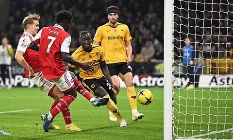 Chuyên gia nhắc đến Saliba khi ca ngợi Odegaard