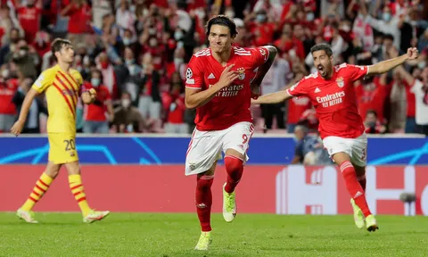 Chuyển nhượng 01/10: De Beek chốt tương lai, M.U săn tiền đạo mới; Barca muốn có Herrera
