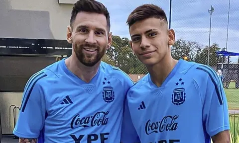 Claudio Echeverri - 'Messi mới' được Real, Barca và Man City săn đón là ai?