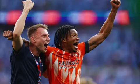 CLB 138 năm tuổi đổi đời nhờ vé dự Premier League