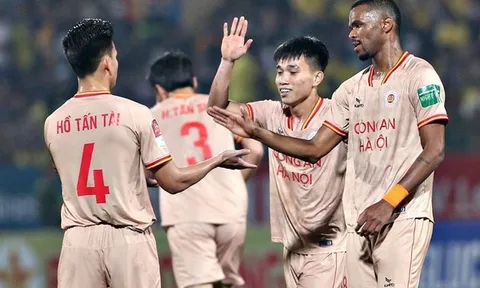 CLB CAHN đè bẹp Nam Định