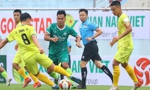 CLB của Quốc Vượng mất bàn thắng vì trọng tài