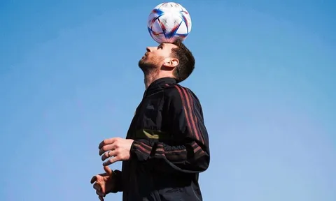 Có gì bên trong trái bóng vừa khiến Ronaldo mất bàn thắng