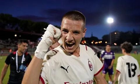 "Cỗ máy" 14 tuổi AC Milan ghi 485 bàn sau 89 trận có lai lịch ra sao?