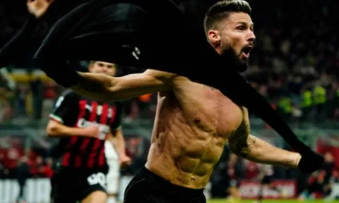 Cởi áo ăn mừng, Giroud bị đuổi khỏi sân