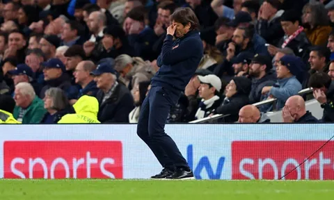 HLV Conte không hài lòng với CĐV Tottenham