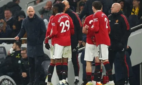 "Cơn bão đen" đang dồn Man Utd vào chân tường