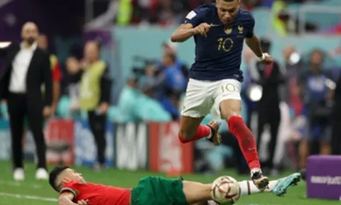 Cơn lốc Mbappe thổi bay Morocco
