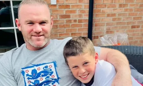 Con trai của Rooney ghi 4 bàn vào lưới đội trẻ Liverpool