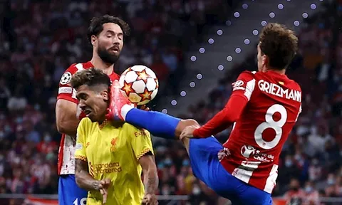Con trai nhận thẻ đỏ, cha Griezmann bức xúc với Ibrahimovic