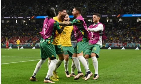 Công hay thủ giỏi, Úc viết sử ở World Cup