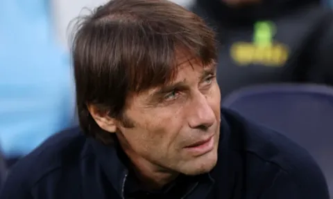 Neville: "Một tài sản lớn của Premier League"