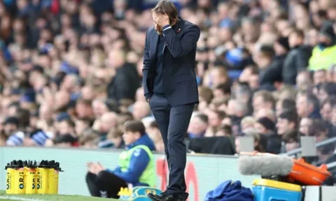 Conte cũng đến phát nản với Tottenham