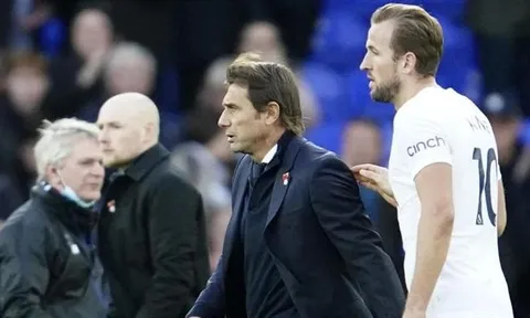 Conte: "Tôi không phải là phù thủy"