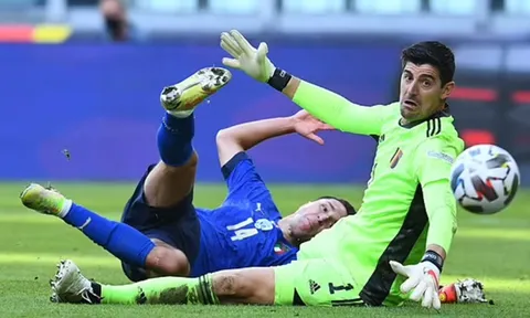 Van der Vaart phản pháo bình luận của Courtois