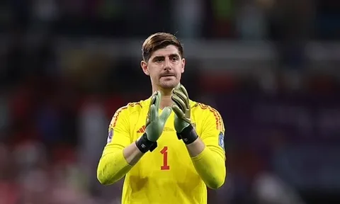 Courtois lại khiến HLV "gai mắt"