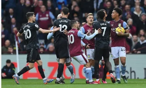 Coutinho hét 2 từ tục tĩu vào mặt Saka