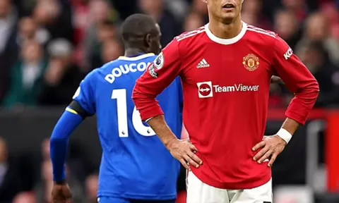 Huyền thoại Danny Blind chỉ trích Ronaldo