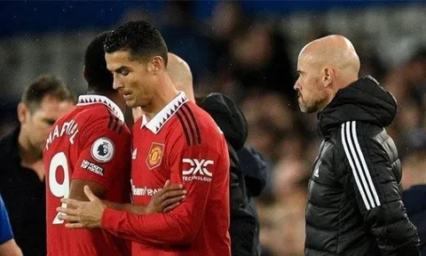 Richard Keys trách Piers Morgan trong vụ Ronaldo rời M.U