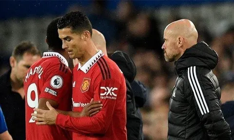 Tuyên bố đanh thép, Ten Hag phá vỡ im lặng về Ronaldo