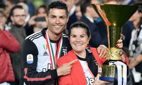 Mẹ Ronaldo muốn Ten Hag cút khỏi Old Trafford